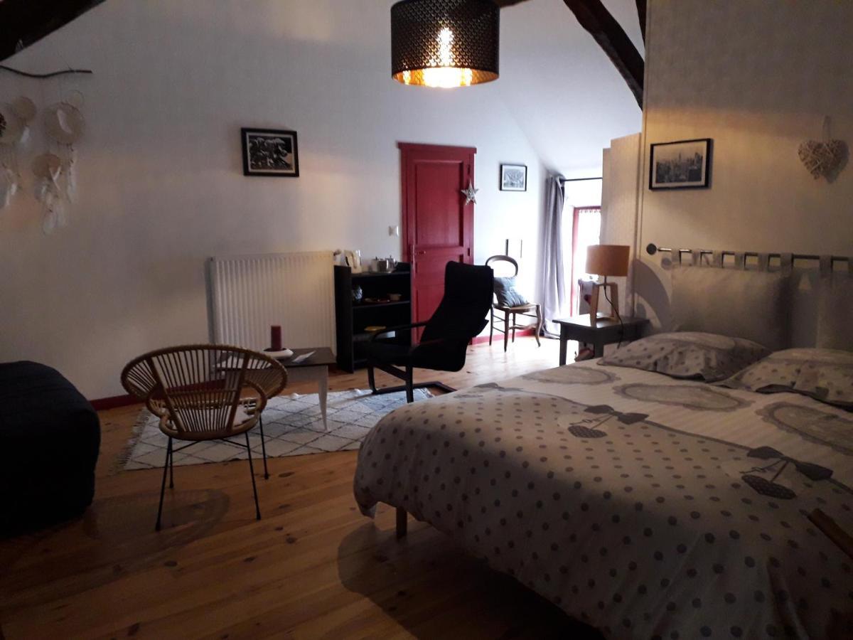 Les Hirondelles Bed & Breakfast Onzain Exterior photo